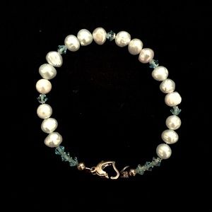 Light blue pearl and Swarovski crystal bracelet